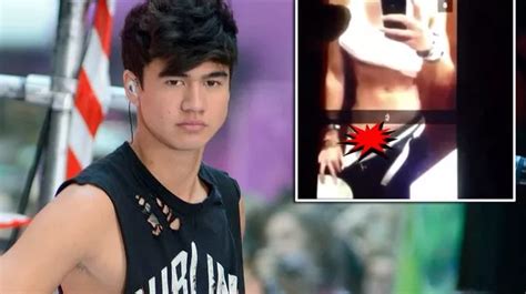 5SOS star Calum Hood confesses to penis video: Least ya know。